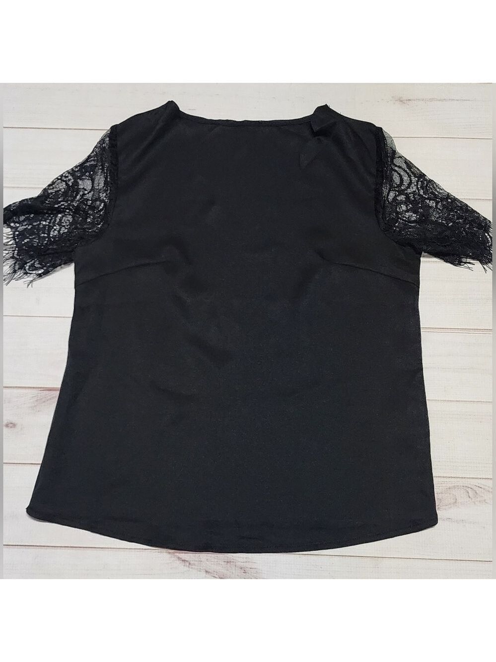Scallop V-neck Lace Sleeve Black Top Small - New Without Tags - Picture 6 of 8